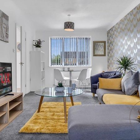 Stylish 3Br Home - Beautiful Garden - Parking West Bromwich Eksteriør bilde