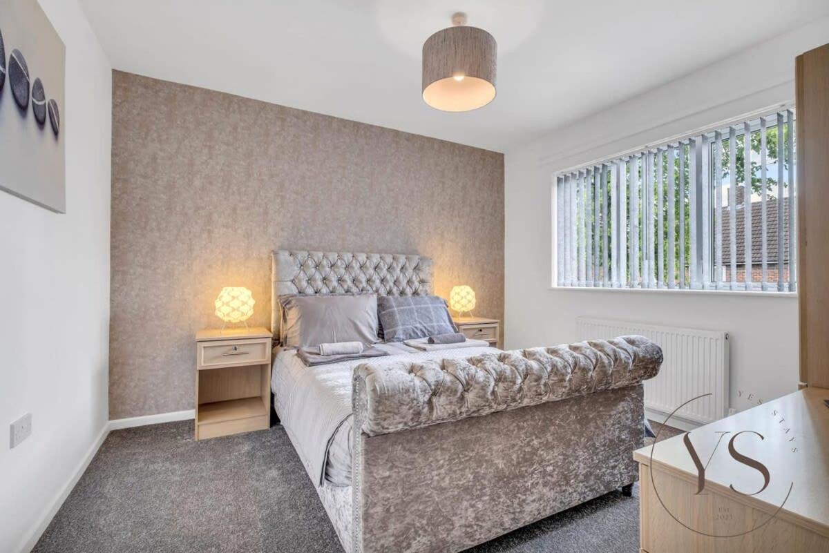 Stylish 3Br Home - Beautiful Garden - Parking West Bromwich Eksteriør bilde